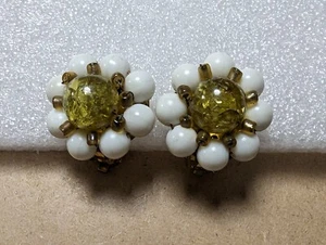 Vintage Clip On Earrings Green And White - Picture 1 of 2