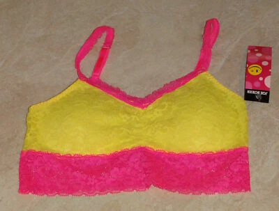 Women's/Juniors Wire Free Padded Lace Bra- S-XL - Image 1 of 2