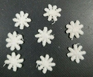 8 VINTAGE WEISSE GÄNSEBLÜMCHEN (?) BLUMENAPPLIKATION BASTELN KOSTENLOSER VERSAND - Bild 1 von 2