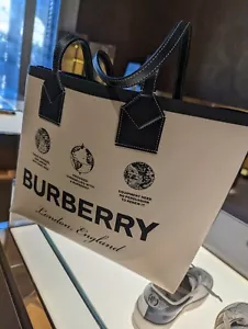 Burberry Medium London tote in cotton with label-style bag CONTACT BEFORE ORDER - Foto 1 di 7
