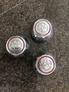 x1 Toyota Prius Yaris MK1 Alloy Wheel Centre Cap Single Genuine :) - Picture 1 of 3