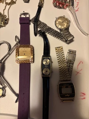 Lote de varios relojes 24, estado de funcionamiento desconocido  Foto 1 de 4