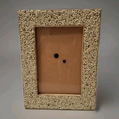 Marco de fotos de madera con cuentas de colección hecho en la India Foto 1 de 4