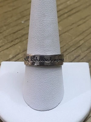 Anillo Banda Plata Esterlina 925 Firmado “Mujeres Bien Comportadas” Talla 9 Foto 1 de 3