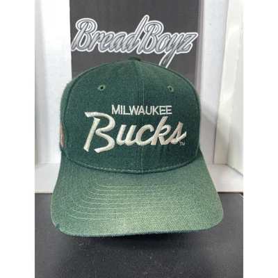 Años 90 Milwaukee Bucks Deportes Especialidades Snapback Único Ln Script Sombrero Ala Edición Foto 1 de 4