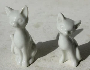 Cat Figurines All White Lot of 2 Bone China Made in Japan Beauties Vintage - - Picture 1 of 1