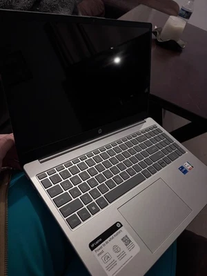 HP 15-dy5073dx 15.6" (512GB SSD, Intel Core i7-1255U, 4.70GHz, 16GB RAM,... - Image 1 of 3