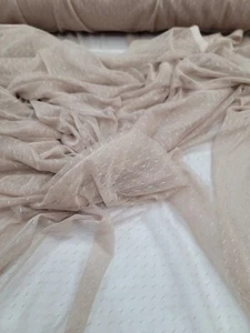 Abito da ballo beige champagne ricamato a pois rete tessuto da giardino Quincea - Foto 1 di 12