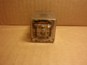 KAP11AY-240 Potter & Brumfield Tyco 5A DPDT 8-Pin 240VAC Relay KAP11AY240 - Picture 1 of 4