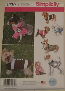 Simplicity- 1239 - Dog Coats in three sizes with scarf - Picture 1 of 2