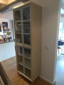 Vitrinenschrank mit Glastüren von IKEA, gebraucht, in sehr gutem Zustand - Bild 1 von 5