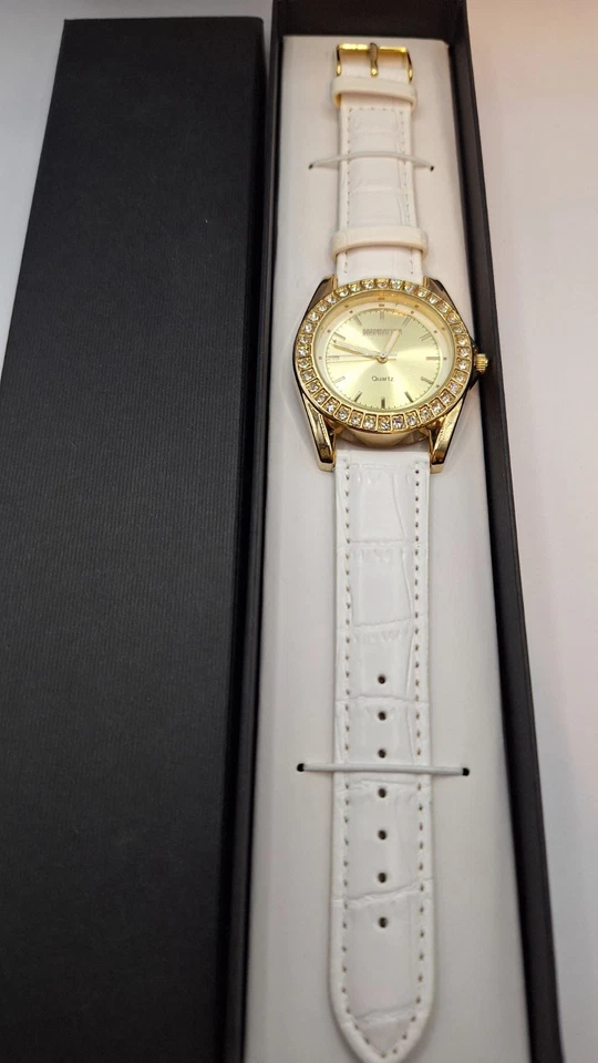 Manhattan by Croton Crystal Wrist Watch Blue Leather Band CM404246