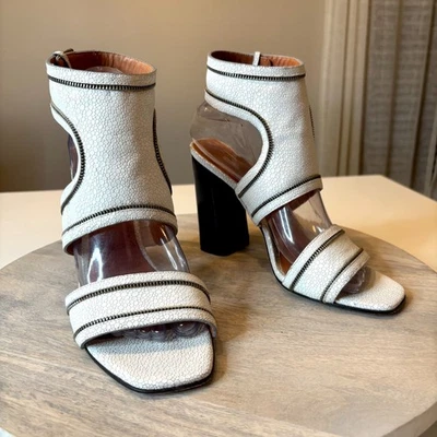 Sandalias Rebecca Minkoff blancas de cuero texturizado con tira trasera talla 7,5 M de EE. UU. Foto 1 de 4