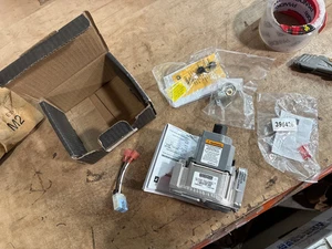 Válvula de gas universal de 24 vacíos Honeywell VR8345M4302 - 1 pieza - Imagen 1 de 4