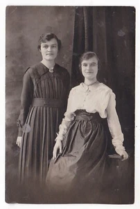 c1910 RPPC KEEWATIN ONTARIO CANADA COUSIN OLIVE & EMMA DRESS VINTAGE POSTCARD !! - Picture 1 of 2
