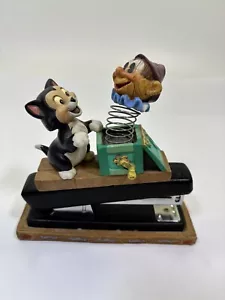 Pinocchio Figaro Katze DISNEY Hefter Sammlerstück - seltener Tischhefter - Bild 1 von 11