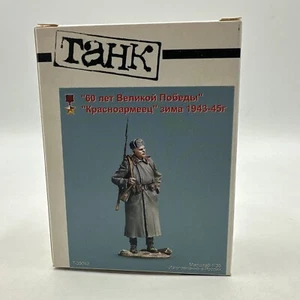 TANQUE TAHK - Hombre del Ejército Rojo - Invierno 1943-45 - 1:35 - T-35042 - Totalmente Nuevo - Imagen 1 de 4