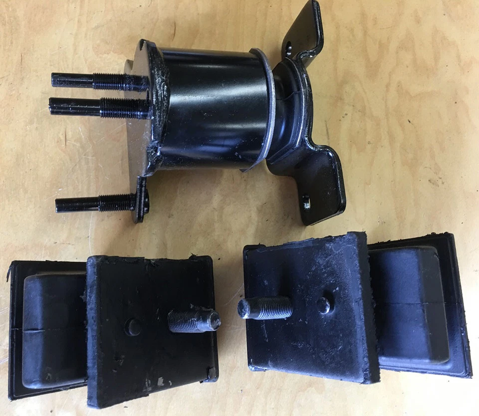 Комплект из 3 креплений двигателя подходит для Suzuki Equator 2009 - 2012 годов выпуска 2,5 л двигатель A/T M/T трансмиссия - Изображение 1 из 1