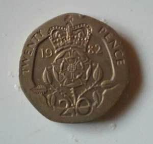 Rare 1982 QUEEN ELIZABETH 11 20 PENCE COIN Circulated no wears beautiful coin - Picture 1 of 6