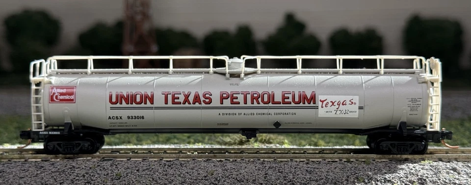 N - Atlas Union Texas Petroleum 33k Gal Single Dome Tank Car ACSX933016 N13165 - Image 1 of 1