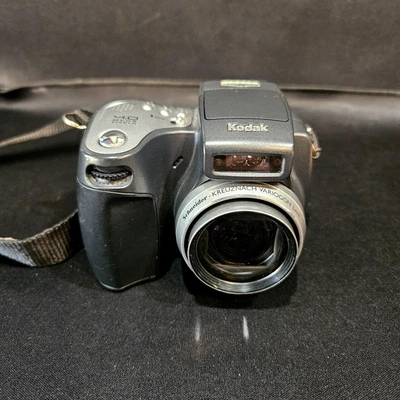 Kodak EasyShare DX6490 4MP Digital Camera Charger & Case - Image 1 of 4