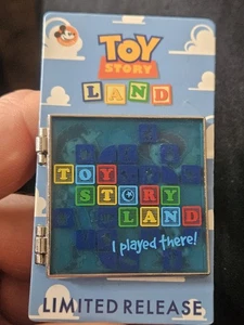 Prendedor con bisagras Toy Story Land I Played There 2018 día de apertura titular de pase - Imagen 1 de 3