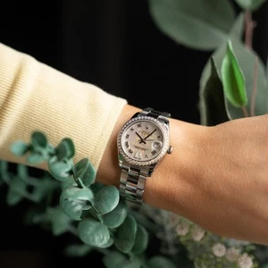 Rolex Datejust 178384 – Midsize Watch – Diamond Bezel - 2010 - Picture 1 of 8