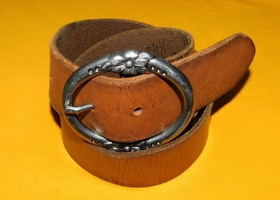 WOMEN'S AMERICAN EAGLE OUTFITTERS LIGHT BROWN GENUINE LEATHER BELT SIZE M. - Image 1 of 4