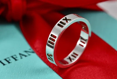 Anillo Tiffany & Co. Atlas Plata Plantilla Recorte Abierto Número Romano Banda Talla 4.5 Foto 1 de 4