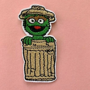 SESAME STREET OSCAR GROUCH MUPPETS TOPPA CON APPLICAZIONE RICAMATA FERRO DA CUCIRE - Foto 1 di 1