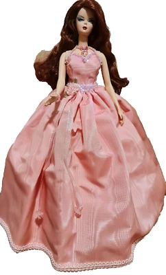 ÚNICO EN SU CLASE PARA BARBIE SILKSTONE ~ DAMA DE HONOR / VESTIDO DE NOCHE ROSA CON CUENTAS Y ENVOLTURA + RAMO ++ Foto 1 de 4