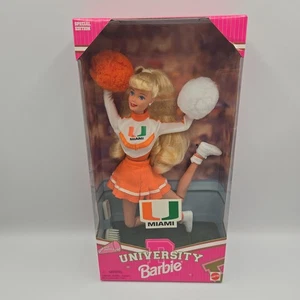 Barbie College University Of Miami Cheerleader 1996 NRFB nuova con scatola - Foto 1 di 5