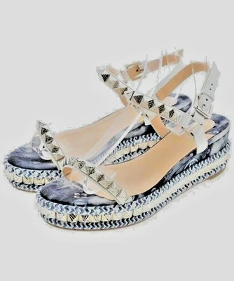 Подлинные женские сандалии с заклепками Christian Louboutin EU37/US7 цвета индиго/белого/серебристого цвета - Изображение 1 из 4