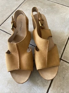 Gorman Shoes Sz 39 Mustard Sandals Wooden Heels Studs Buckle Omens - Picture 1 of 4