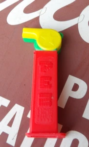 Fischietto vintage PEZ verde e giallo made in China --6298 - Foto 1 di 2