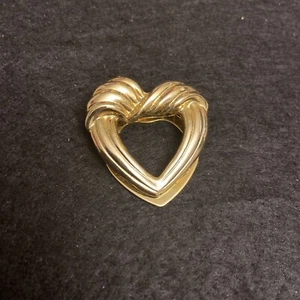 Vintage Goldtone Heart Shape Neck Scarf Clip Holder Clip - Picture 1 of 4