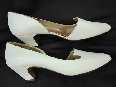 Vtg Spanish Leather Collection by Sergio Zelcer White Notch Open Side Heels 5.5M - Image 1 of 4