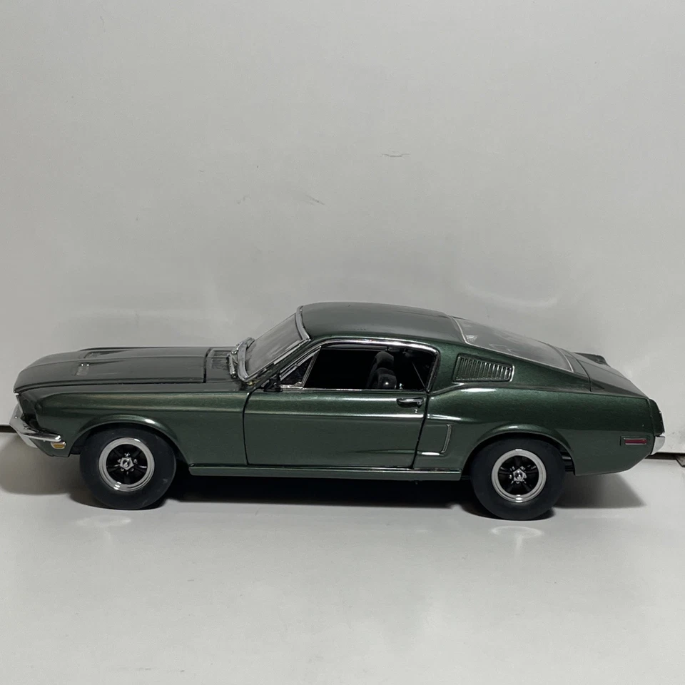 G052 Danbury Mint 1968 Ford Mustang GT Bullitt 1:24 Green No Box / Paper - Image 1 of 4