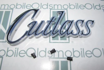 Olds Cutlass 1970 emblema de escritura de maletero cromado con herrajes Foto 1 de 3