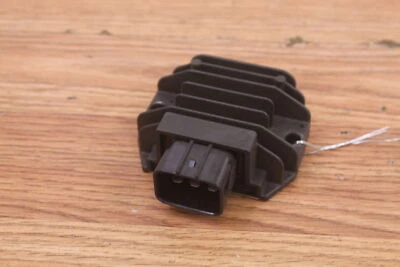 Yamaha YZF R1 2018 regulador de voltaje Foto 1 de 4