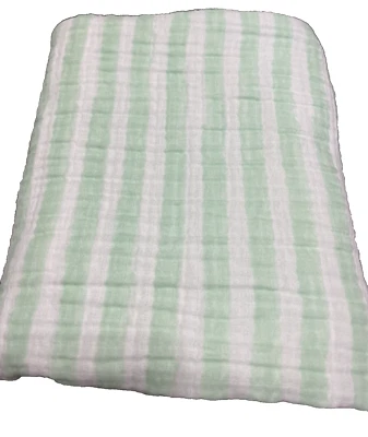 Manta de muselina a rayas verdes blancas Cloud Island 42x45,5 Foto 1 de 4