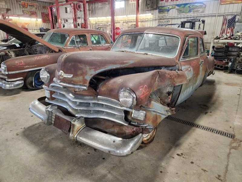 1950 CHRYSLER WINDSOR RIGHT FRONT SPINDLE/KNUCKLE 1012998 - Image 1 of 4