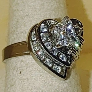 Anello in argento sterling 925 a forma di cuore rotante movimento pietre zirconi vintage misura 8 - Foto 1 di 15