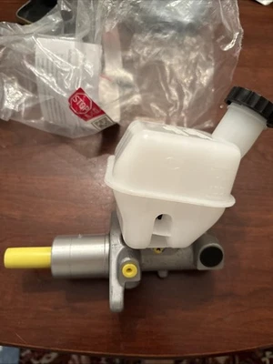 Brake Master Cylinder For 2005-2010 Chrysler PT Cruiser 2006 2007 2008 Raybestos - Image 1 of 4