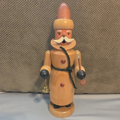 Porta Incienso Fumador Alemán Ulbricht Hombre con Pipa y Campana de Latón Foto 1 de 4