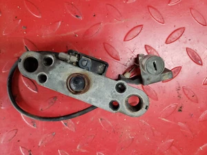 OEM 1983 SUZUKI GS750ES SEAT LATCH HOLDER CATCH LOCK - Picture 1 of 3