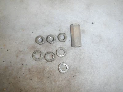 TUERCAS DE MONTAJE DE TUBO COLECTOR DE ADMISIÓN 1975 76 SUZUKI RE5 500 WANKEL ROTATIVAS Foto 1 de 2