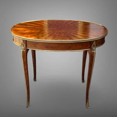 TABLE D'APPOINT DU  XIXe DE STYLE LOUIS XV EN MARQUETERIE ORNÉ DE BRONZE DORÉ - Photo 1/4