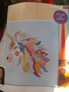 Kreuzstichkarte bunte Einhornseiten aus Zeitschrift - Bild 1 von 4