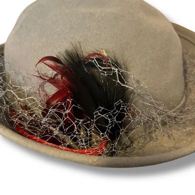 Sombrero inclinable de fieltro de lana piel de cierva vintage pluma red velo Bollman EE. UU. 1940s 50s Foto 1 de 4